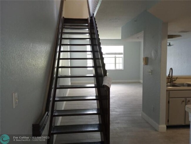 Building Photo - 751 SW 148th Ave
