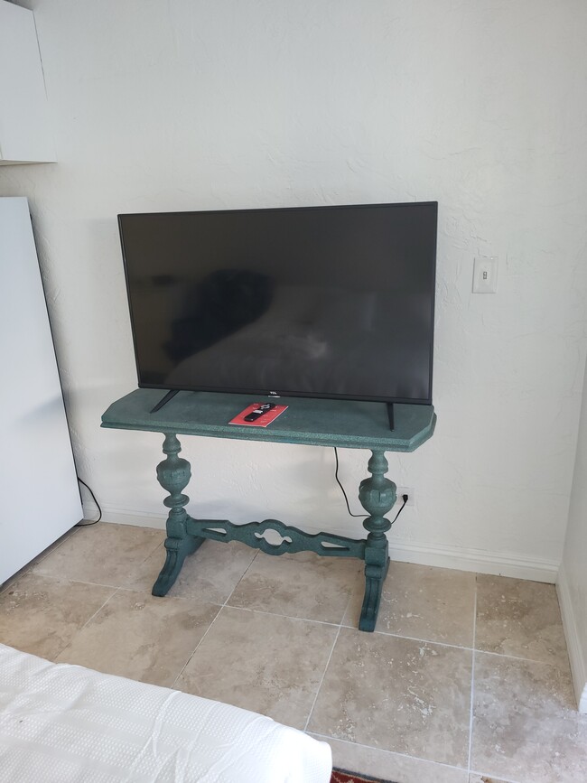 50 inch Smart TV - 441 Lewers St