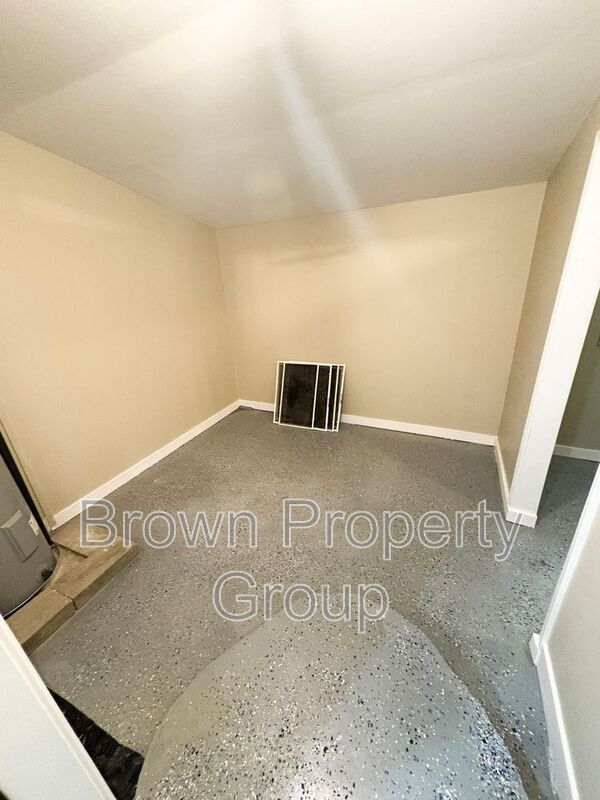 Building Photo - 104 Bremer St