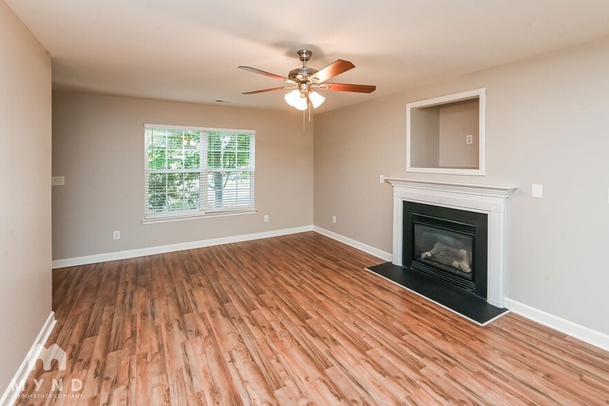 Building Photo - 222 Kendra Dr SW