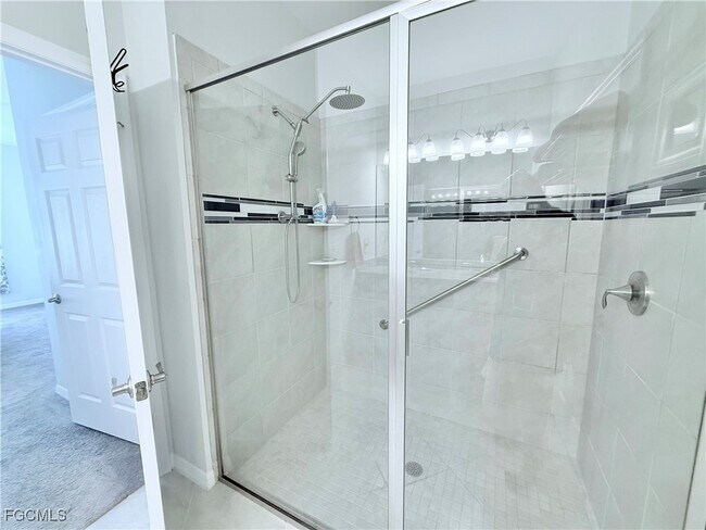 Building Photo - 3029 Royal Gardens Ave