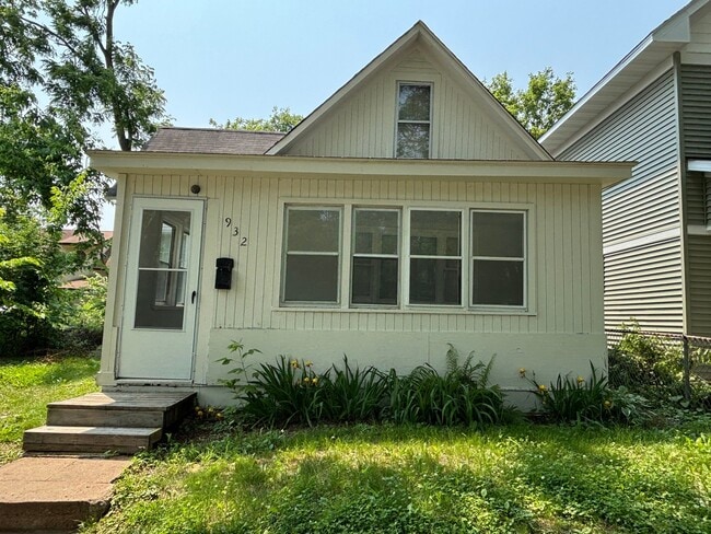 Primary Photo - 932 York Ave