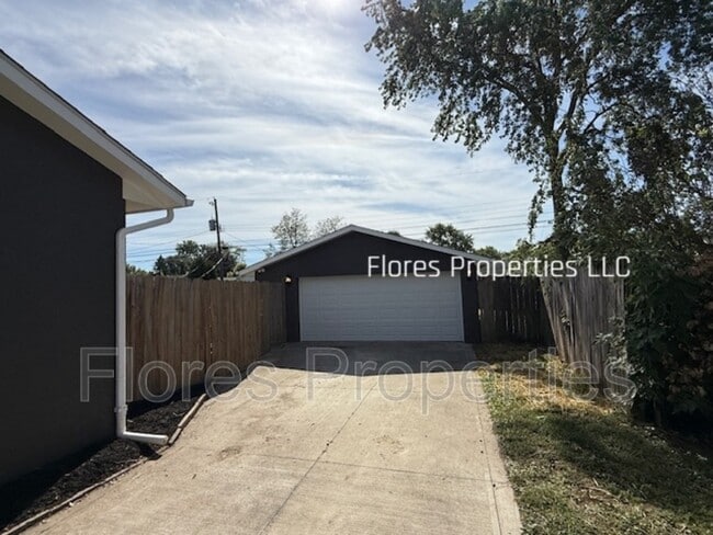 Building Photo - 1413 Cranwood Dr