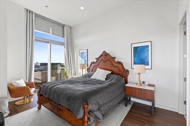 Building Photo - 910 W Huron St