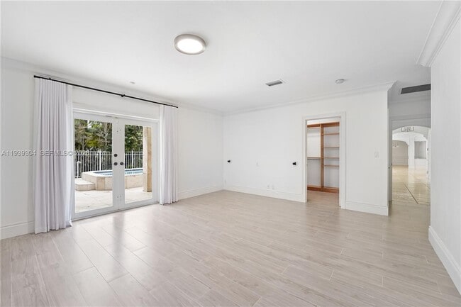 Building Photo - 10640 SW 61st Ave