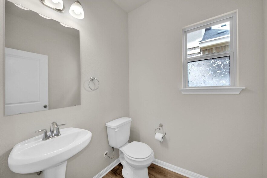 Building Photo - 1829 Leander Dr