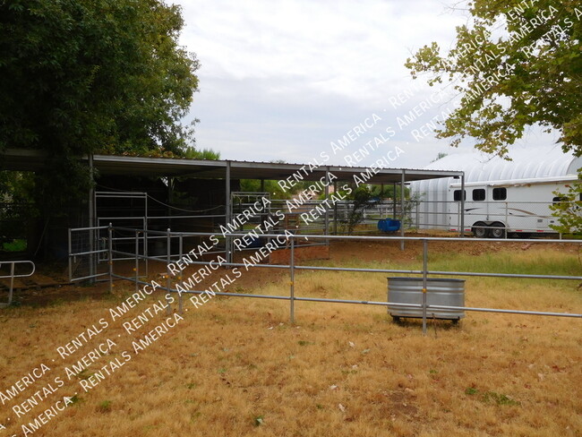 Building Photo - 5747 N 105th Ln