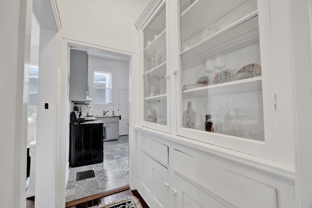 Building Photo - 2134 16th Ave S