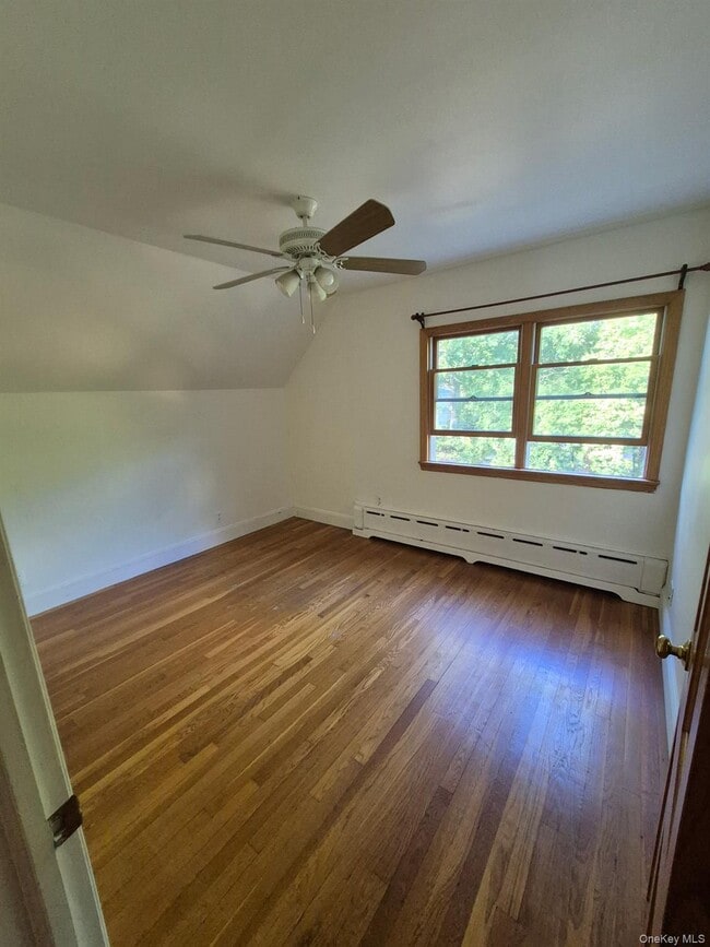 Building Photo - 3 Meadowbrook Dr