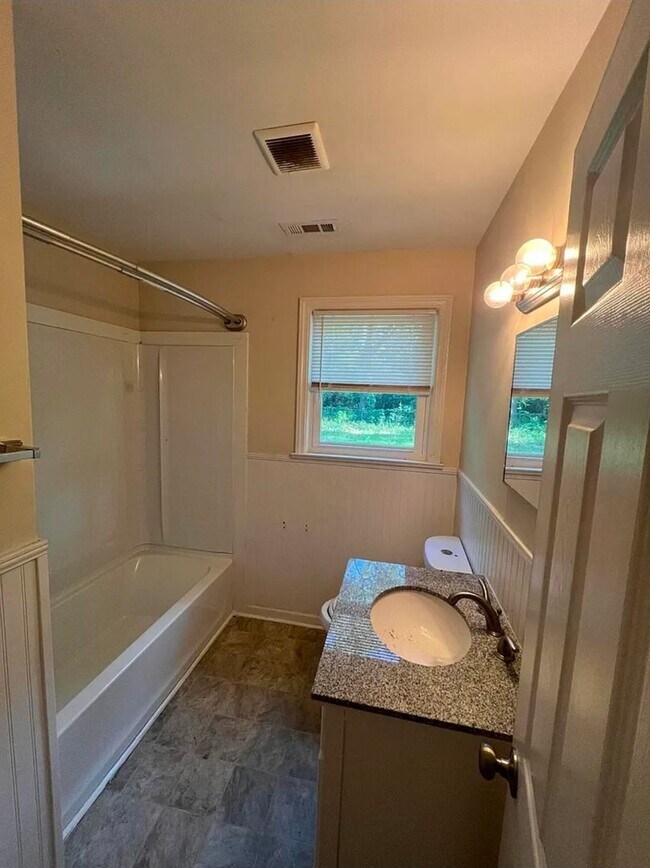 Building Photo - Charming Home with Front & Rear Porches overlooking large yard!!