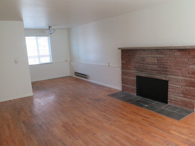 Building Photo - 2272 Gilman Dr W