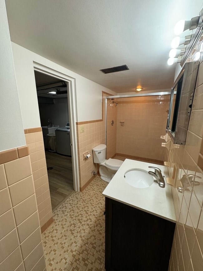 Building Photo - Home with Paradise Setting in Backyard! Available July 2026!! $2,500 Monthly!