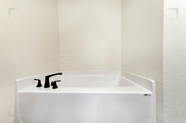 Building Photo - Elegant 4 Bed 3 Bath Cul-de-sac Home in Silverhill