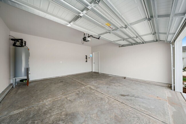 Building Photo - Brand New 4BR home in Great location!
