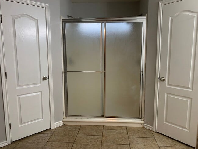 Building Photo - 6805 Northwind Dr
