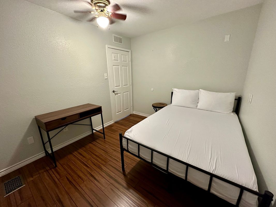 Building Photo - 1802 N Prairie Ave