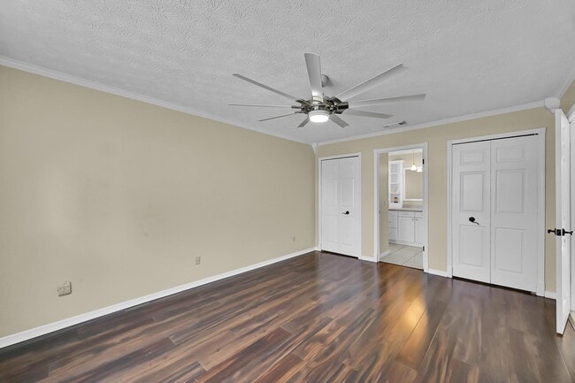 Building Photo - 462 NW Sherbrooke Ave