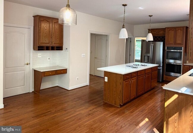 Building Photo - 11000 Farmview Way