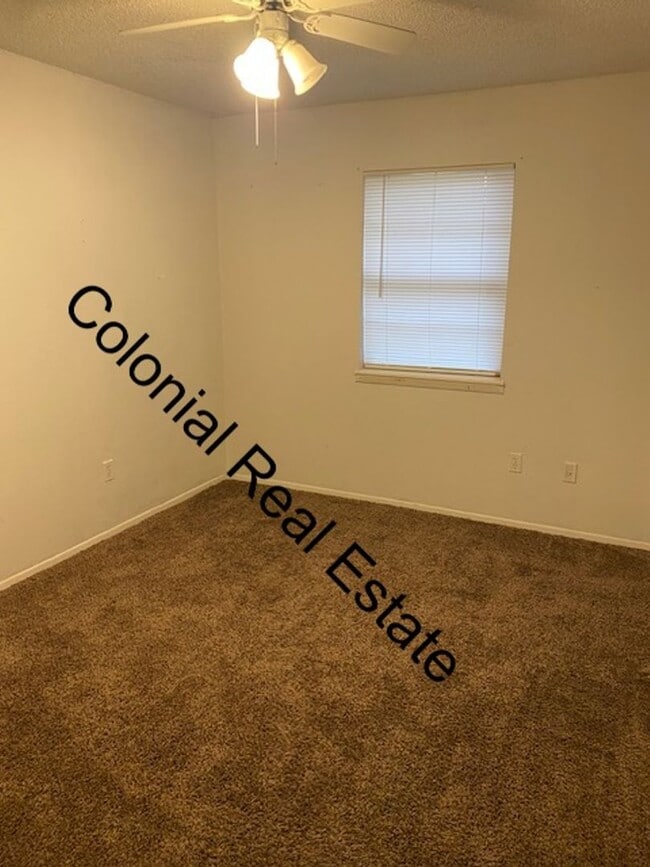 Building Photo - Spacious 3 bedroom, 2 bathroom home