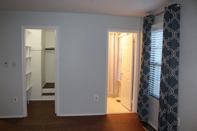 Building Photo - 611 Cornwall Ct