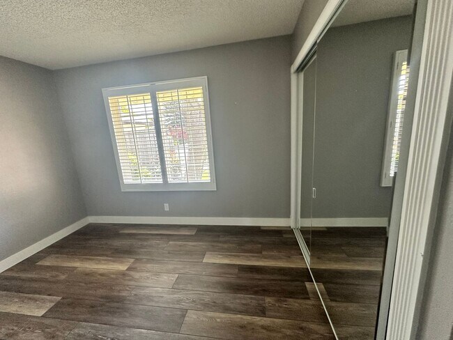 Building Photo - 3 Bedroom - North Napa (cross street Salvador)