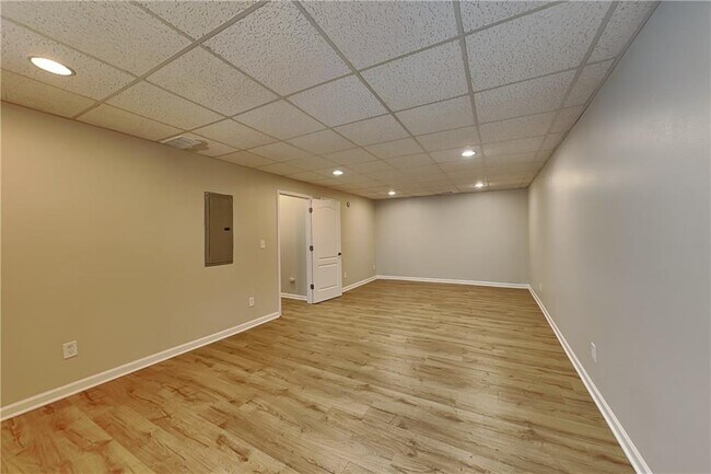 Building Photo - 42 Oak Springs Ln