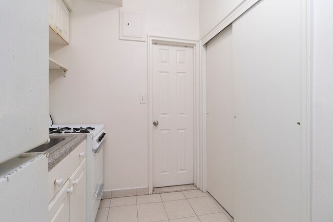 Building Photo - 1566 2nd Ave