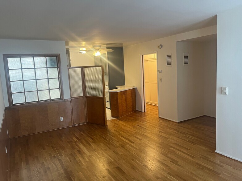 Building Photo - 143 N Hamilton Dr