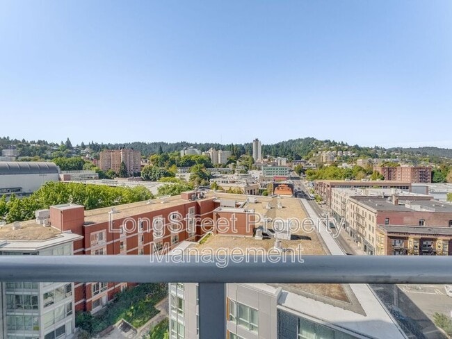 Building Photo - 1926 W Burnside St