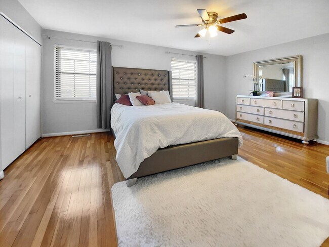 Building Photo - Experience refined living in the gated Dulaney Towers Community