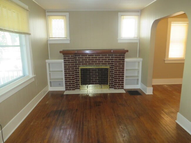 Building Photo - 1126 Nelson St