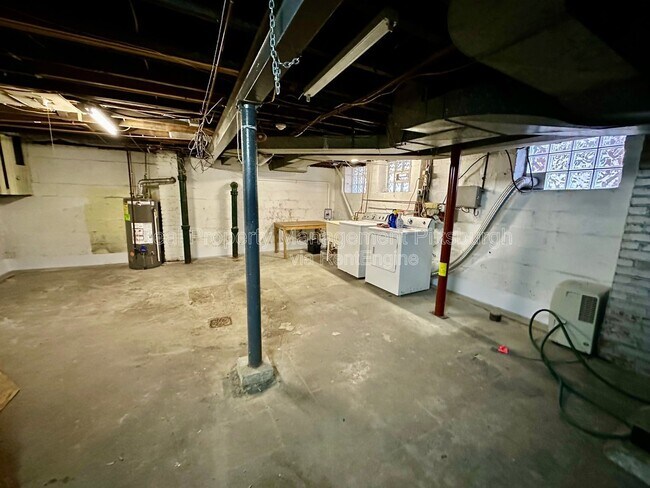 Building Photo - 711 Norwich Ave
