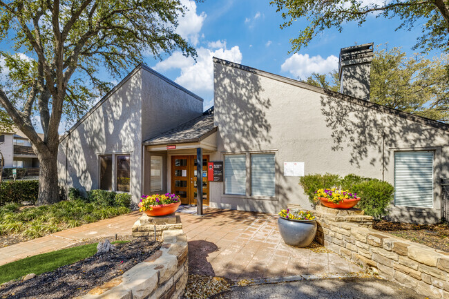 Leasing Center - The Hub