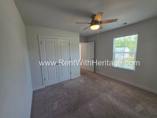 Building Photo - 8650 Paradise Dr