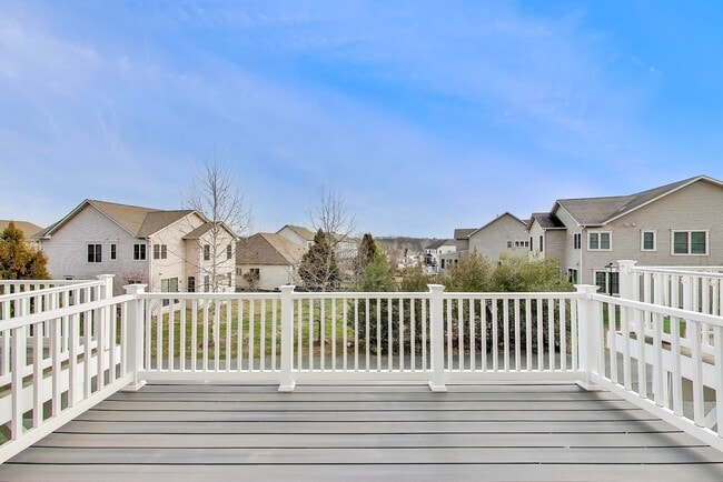 Building Photo - Beautiful Garage Townhouse in Poplar Run - Minutes to Glenmont METRO & I-200!