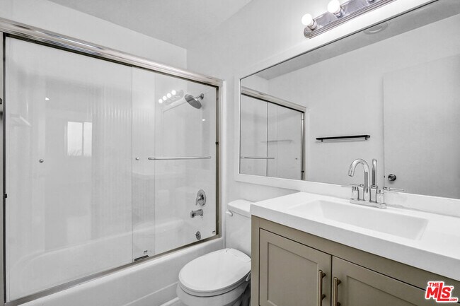 Building Photo - 18620 Hatteras St