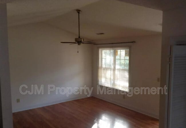 Building Photo - 116 Etling Ave