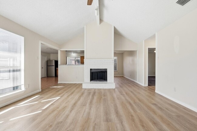 Building Photo - 1234 Roan Dr