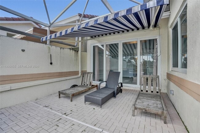 Building Photo - 652 W Palm Aire Dr