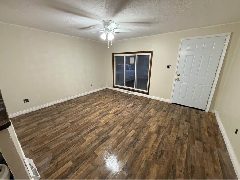 Building Photo - 519 Reels Dr