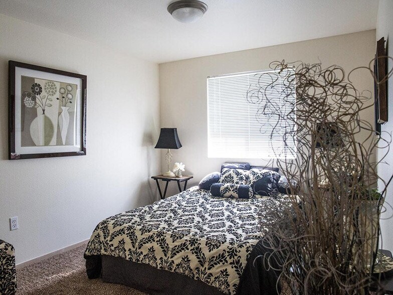 Building Photo - Eagle Pointe