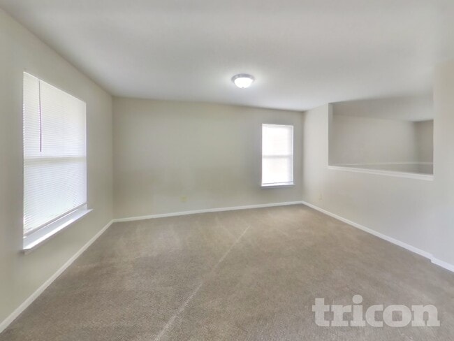 Building Photo - 824 Streamside Dr