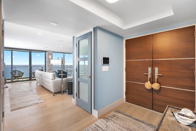 Building Photo - 250 S Ocean Blvd