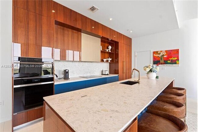 Building Photo - 2678 Tigertail Ave