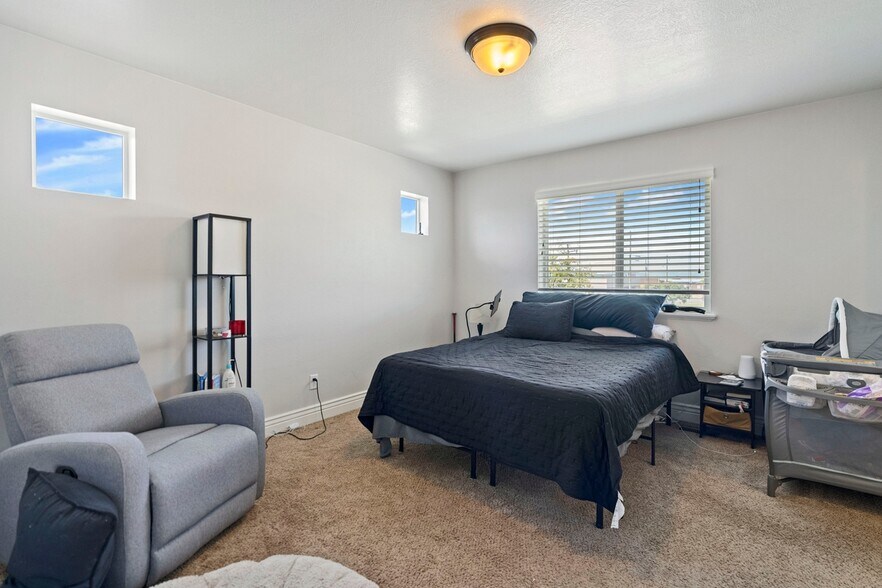 Building Photo - 731 S 70 E