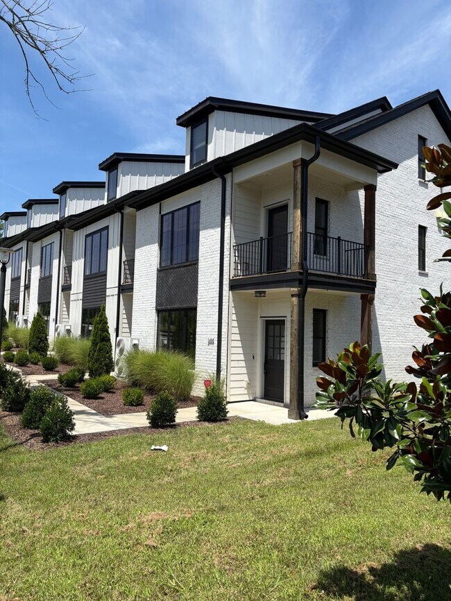 Building Photo - 340 Sophia Rain Dr