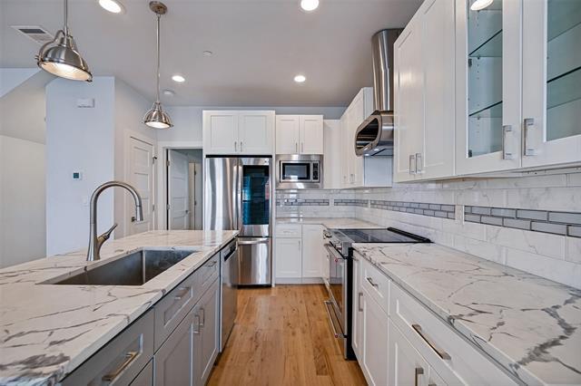 Building Photo - 2318 Stutz Dr