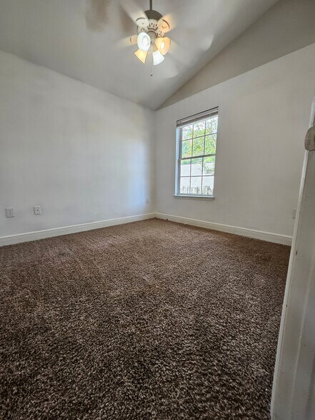 Building Photo - 3316 Golden Rain Dr