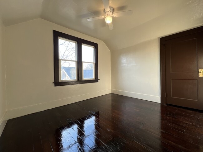 Building Photo - 320 E 26th St