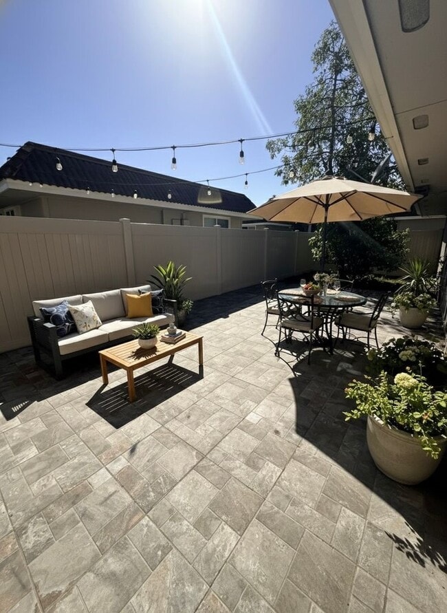 Building Photo - Upgraded 3-bedroom, 2-bath 1,240 sq. ft. i...